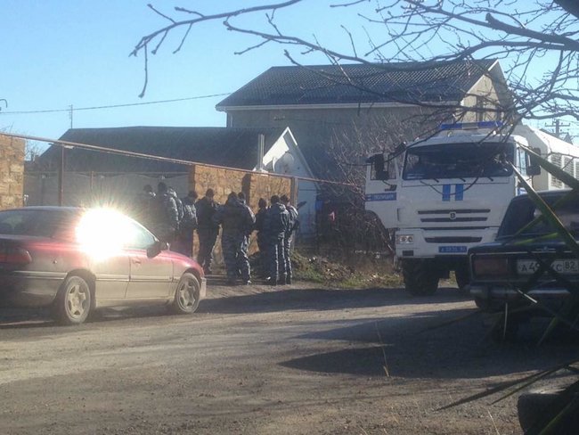 Russian invaders raid Crimean Tatar’s house in Simferopol following its owner’s detention 01