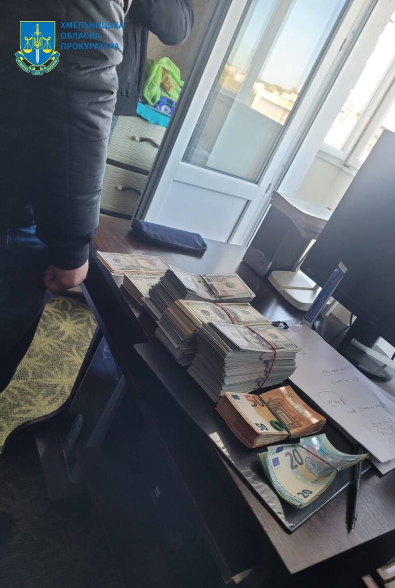 Медики на Хмельниччині допомагали отримати інвалідність: вилучили 8 майже млн грн