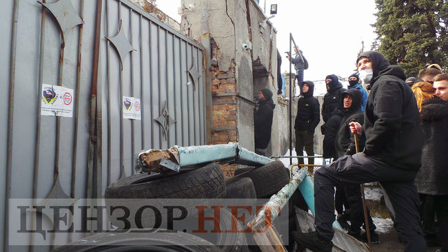 Nationalists block police raiding Kyiv-based ATEK plant 04