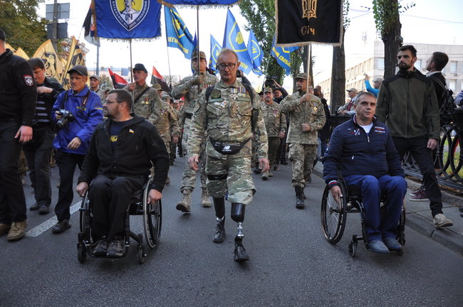 Националисты провели в центре Киева Марш УПА 12