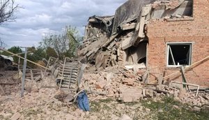 Росіяни вдарили ракетою по селу та FPV-дроном по автомобілю на Харківщині: є загиблий і поранені. ФОТОрепортаж