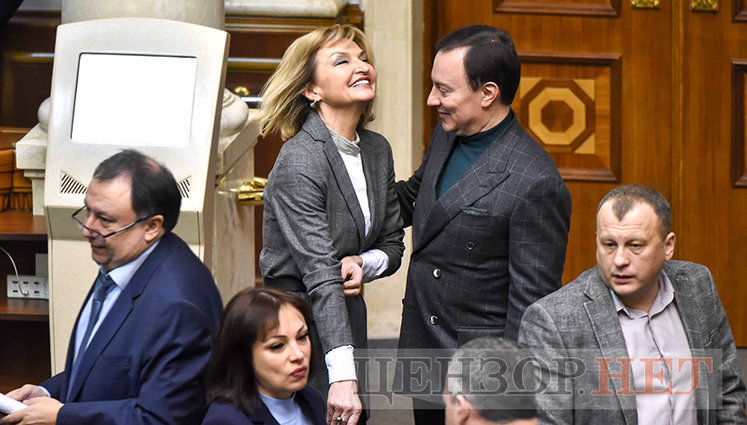 Радостный Ляшко в секторе "Оппоблока", счастливая Луценко и объясняющая на пальцах Продан, - день работы ВР 17 января. ФОТОрепортаж
