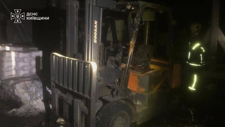 Росія атакувала Київщину: двоє постраждалих, пошкоджені будинки та авто