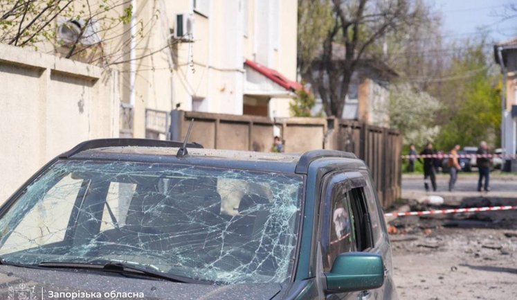 Росіяни вдарили по Запоріжжю: поранено 2-річну дитину, пошкоджено 8 багатоповерхівок. ВІДЕО+ФОТОрепортаж