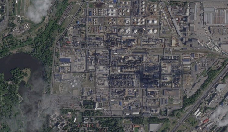 Спутники зафиксировали последствия двух волн атак на Московский НПЗ: повреждены установки и резервуары