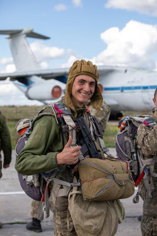 Airborne assault troops reservists ready to defend Ukraine at any time upon refresher training completion, - Poroshenko 14