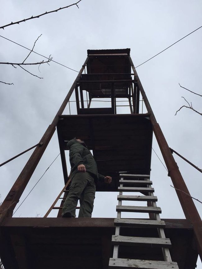 Дві приватні спостережні вежі знесли на Закарпатті, - військова прокуратура 06