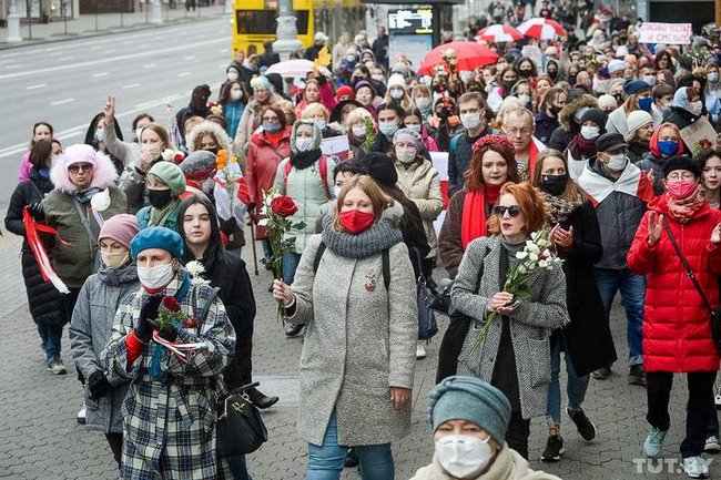 На акциях в Минске и Гродно начались задержания 02