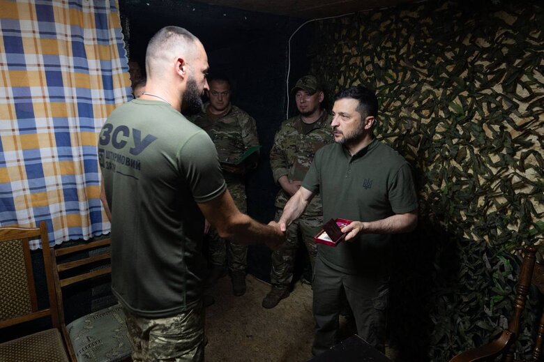 військові