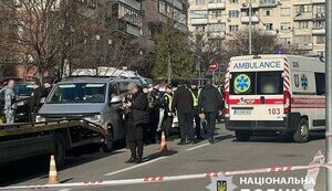 Інцидент із "підозрілим авто" біля Голосіївського ТЦК: поліція відкрила три кримінальні провадження. ФОТО