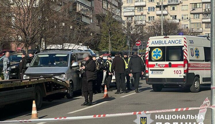 Інцидент із "підозрілим авто" біля Голосіївського ТЦК: поліція відкрила три кримінальні провадження. ФОТО