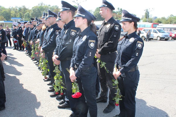 Памятник патрульним поліцейським, яких розстріляв екс-боєць Торнадо, відкрили в Дніпрі 02