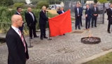 Президент Чехии сжег на брифинге красные трусы, символизирующие несогласие чехов с политикой Земана. ВИДЕО+ФОТО
