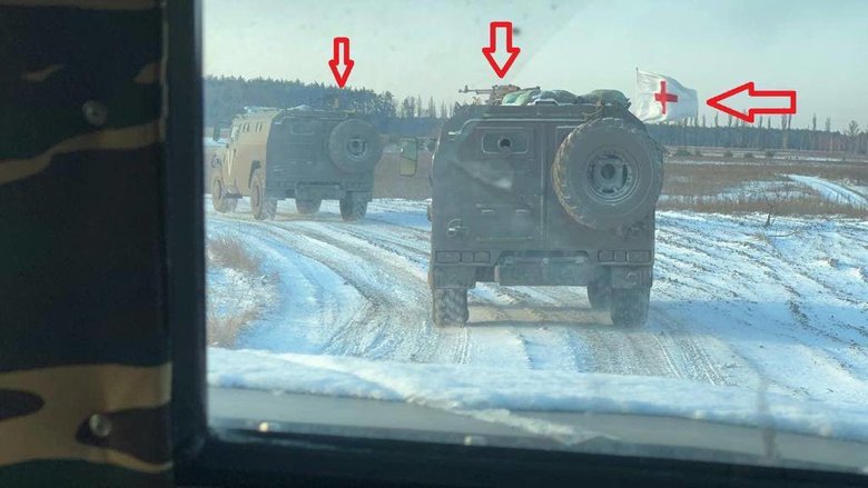 Російські терористи прикриваються прапорами Червоного Хреста 03