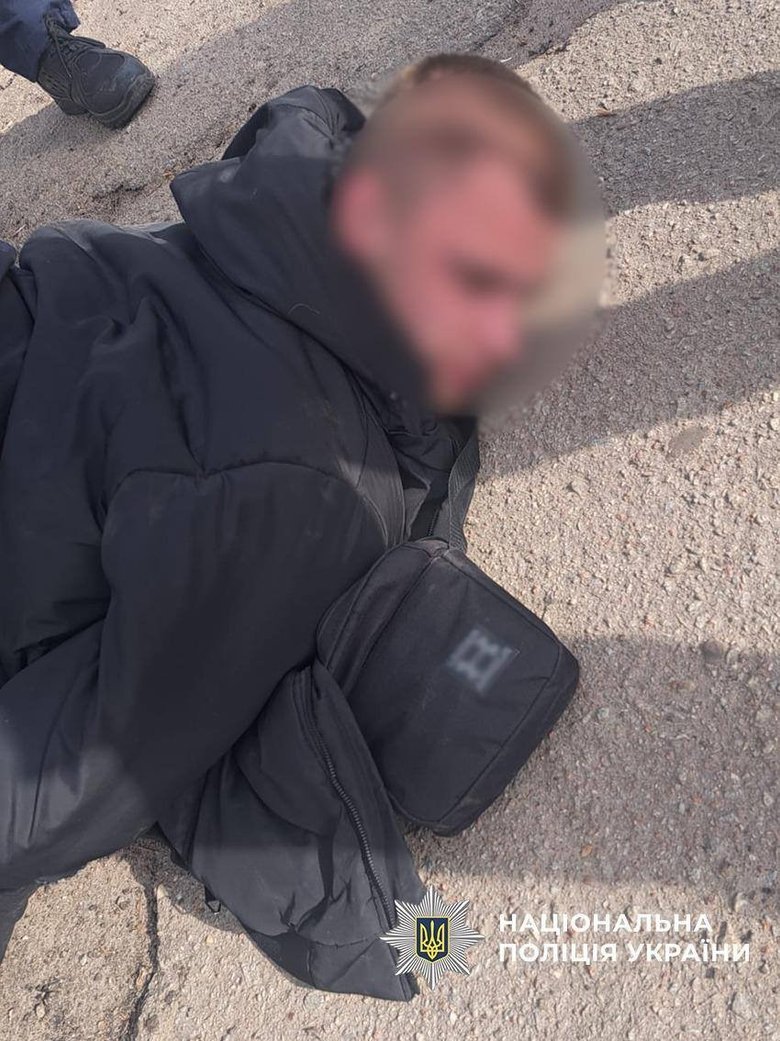 Стрілянина у Чернігові: чоловік стріляв із стартового пістолета