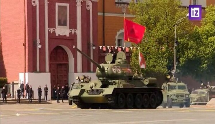 Т-34 времен Второй мировой войны был единственным танком на параде в Москве. ВИДЕО