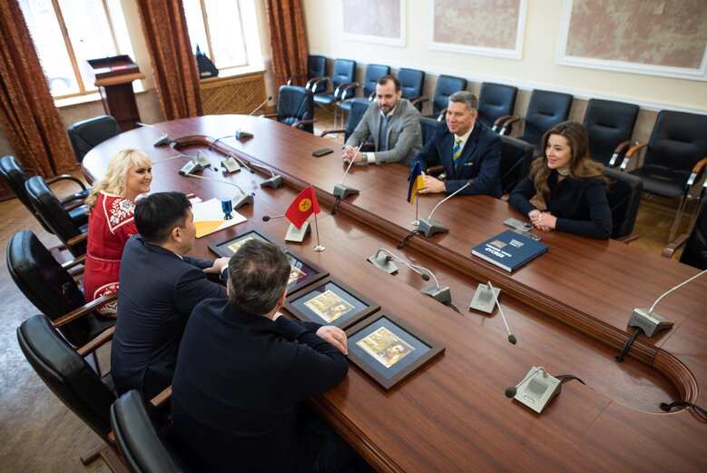 Презентація марки "Тарас Шевченко - єднає народи"