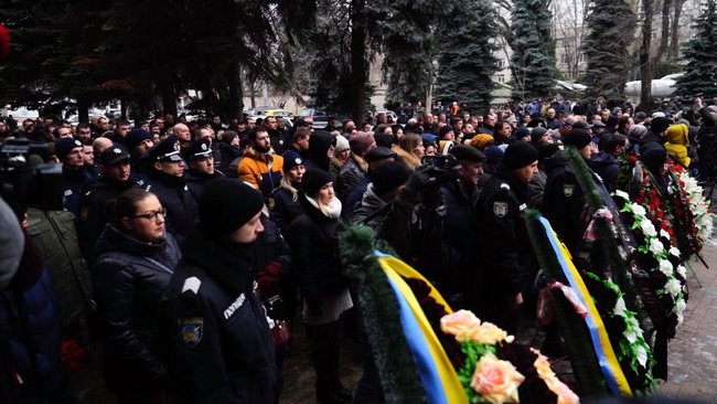 С погибшим в перестрелке полицейским Сергеем Пригариным простились в Одессе 18