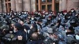 Демонстранты ворвались в здание армянского правительственного комплекса в Ереване с требованием отставки Пашиняна