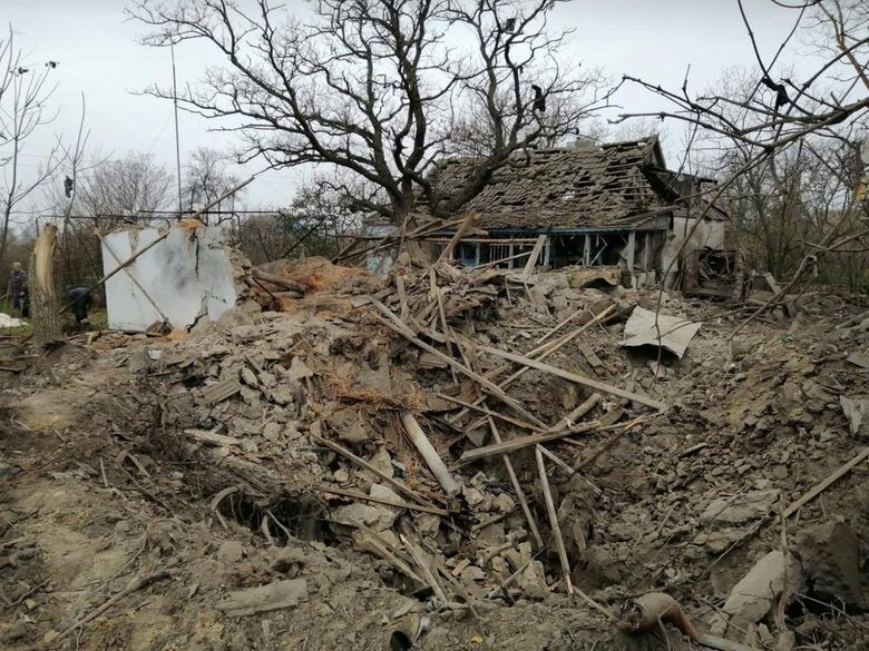 Occupiers hit Novovoskresenske in Kherson region, residential building was hit, there are victims 01