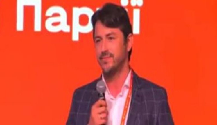 "Когда я стану мэром, через год мне не надоест и я не сложу мандат", - кандидат в мэры Киева от "Голоса" Притула на партийном съезде троллит экс-главу политсилы Вакарчука. ВИДЕО