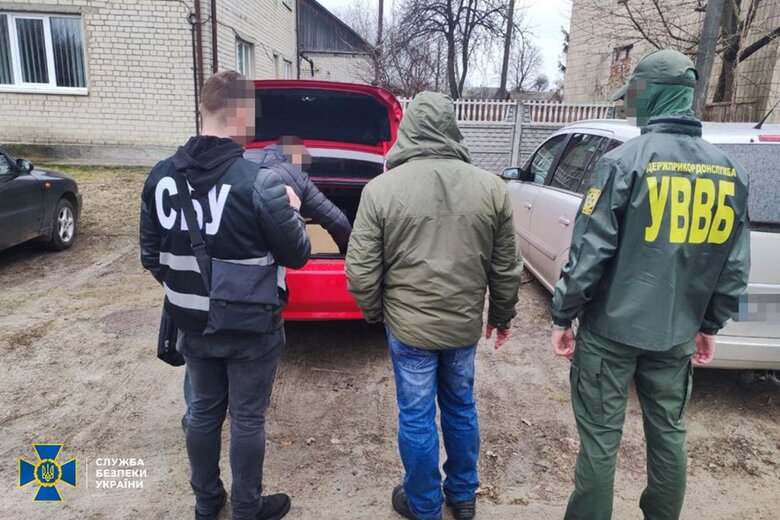 СБУ затримала прикордонника, який намагався злити ФСБ дані про охорону північних рубежів України 04