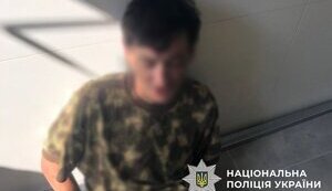 П’яний чоловік погрожував людям пістолетом у Києві: у квартирі знайшли гранати й набої, - Нацполіція. ФОТОрепортаж