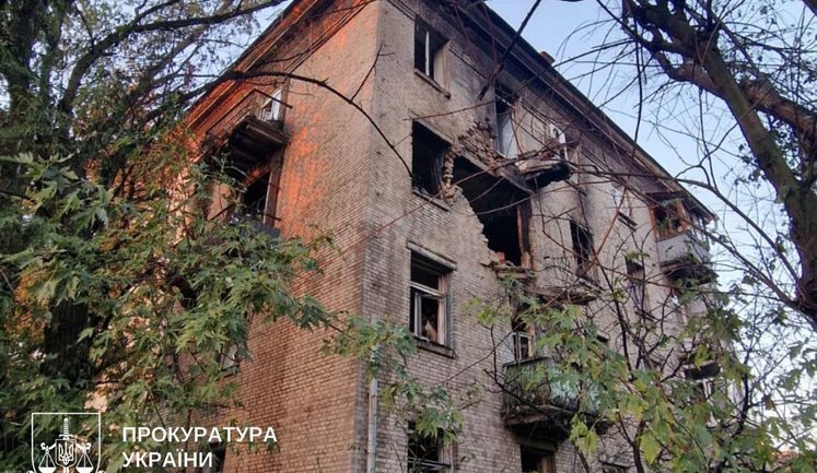 Через удар РФ по Києву постраждала вагітна жінка, їй екстрено викликали пологи. Малюк в реанімації, мама - у вкрай тяжкому стані