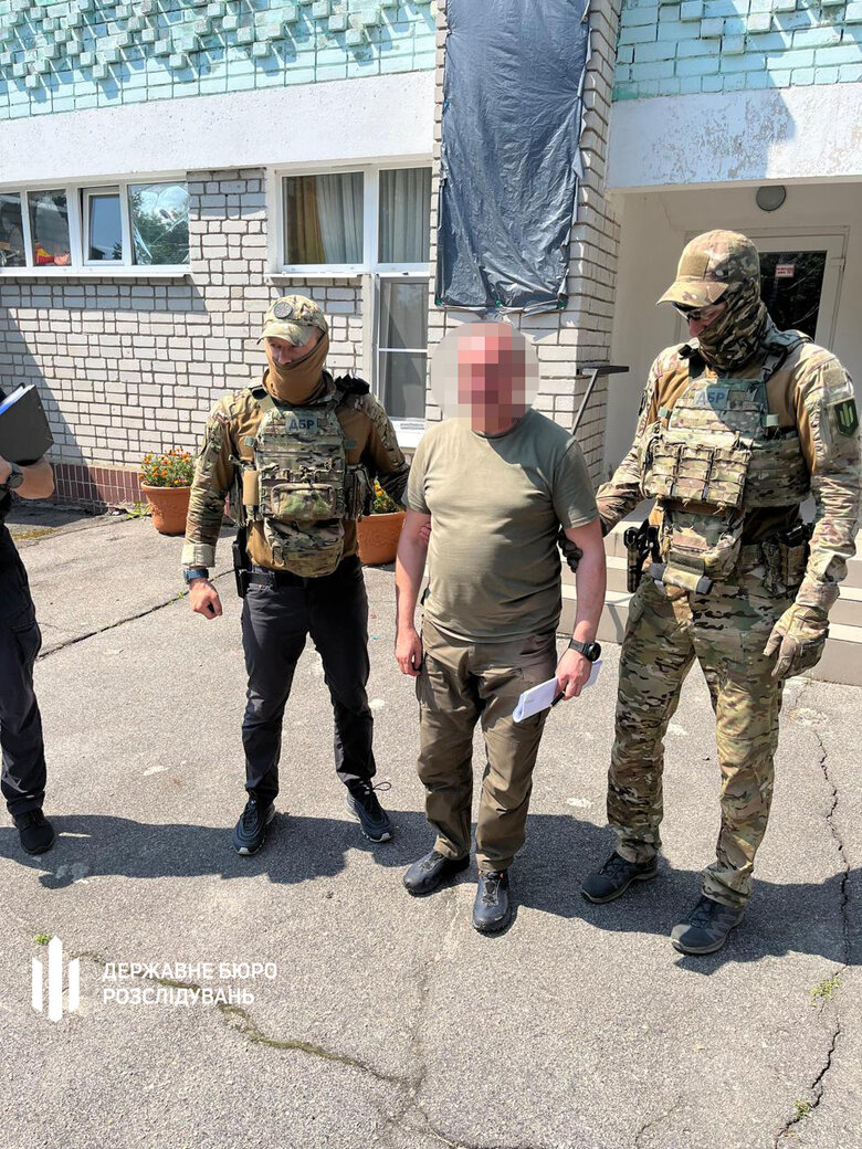 Запорізький ексвоєнком залучав військовослужбовців до ремонту свого будинку