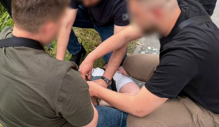"Бронирование" за $10 000: в Киеве задержали предпринимателя, который обещал отсрочку от армии. ФОТОРЕПОРТАЖ