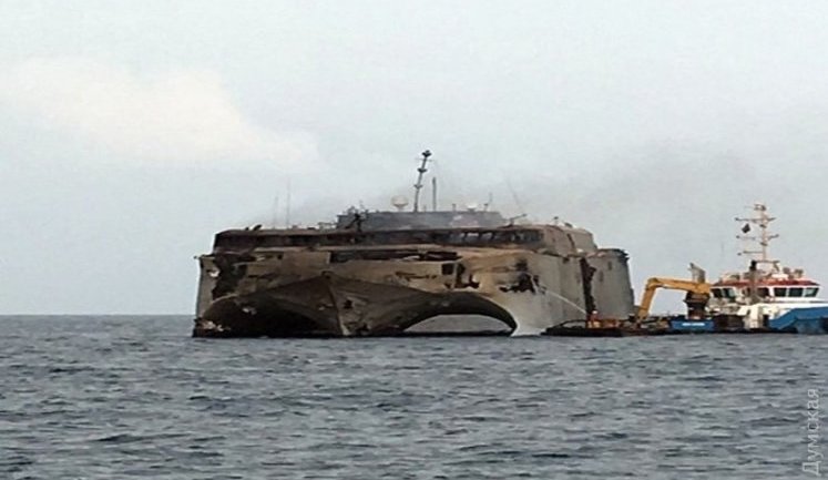 Двое украинских моряков из команды скоростного катамарана ОАЭ пережили ракетный удар хуситов. ФОТОрепортаж+ВИДЕО