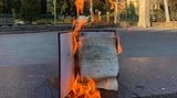 Кандидат медицинских наук Ябчанка сжег диплом в знак протеста против ученой степени Кивы. ФОТО