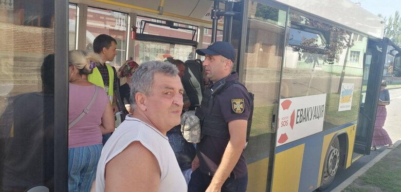 Еще почти 600 гражданских эвакуировали из Донетчины, - ГСЧС 07