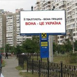 Її гвалтують - вона працює