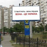 Її гвалтують - вона працює