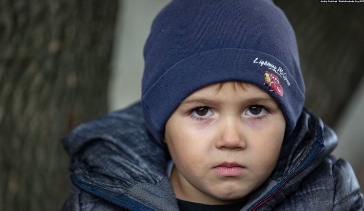 "ЗСУ - гарантія безпеки нашого життя", - жителі Золотого-4 просять Зеленського не відводити війська. ДОКУМЕНТ