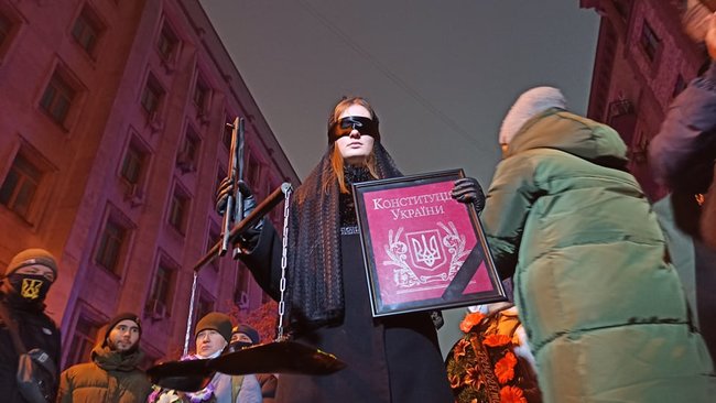 Похорон правосуддя: у Києві відбулася акція до річниці справи Шеремета 06
