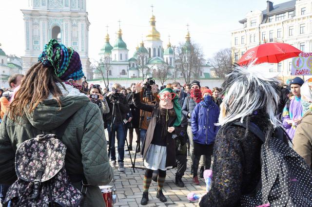 Police detains attackers of feminist rally held in downtown Kyiv 05 Police detains attackers of feminist rally held in downtown Kyiv 05