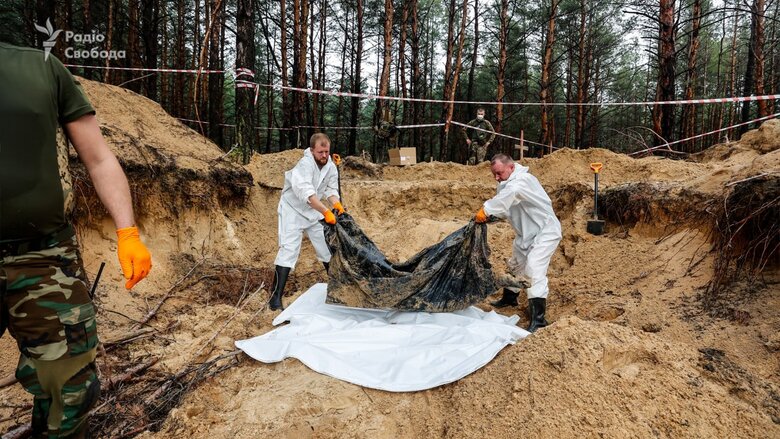 Массовые захоронения гражданских и воинов ВСУ в Изюме: Есть свидетельства об убийствах пленных 04 Массовые захоронения гражданских и воинов ВСУ в Изюме: Есть свидетельства об убийствах пленных 04