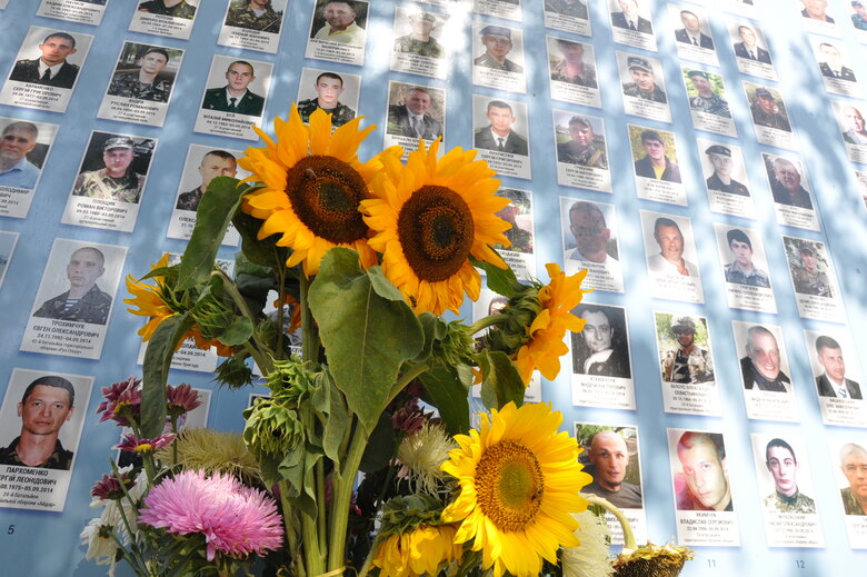 Пам’ять полеглих захисників України вшанували у Києві 42
