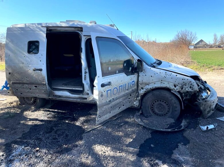 Cars with police officers and volunteers came under enemy fire in Kherson region, there are wounded, - National Police 01 Cars with police officers and volunteers came under enemy fire in Kherson region, there are wounded, - National Police 01