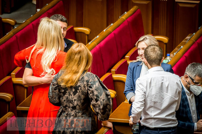 Радісна Верещук, Корнієнко, який насмішив зал, вітання Гетманцева Королевській і розуміючий погляд Третьякової на Тищенка, - робота ВР 17 липня 18