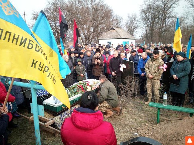 Загиблого на Донбасі воїна Сергія Данілейченка провели в останню путь у Черкаській області 06