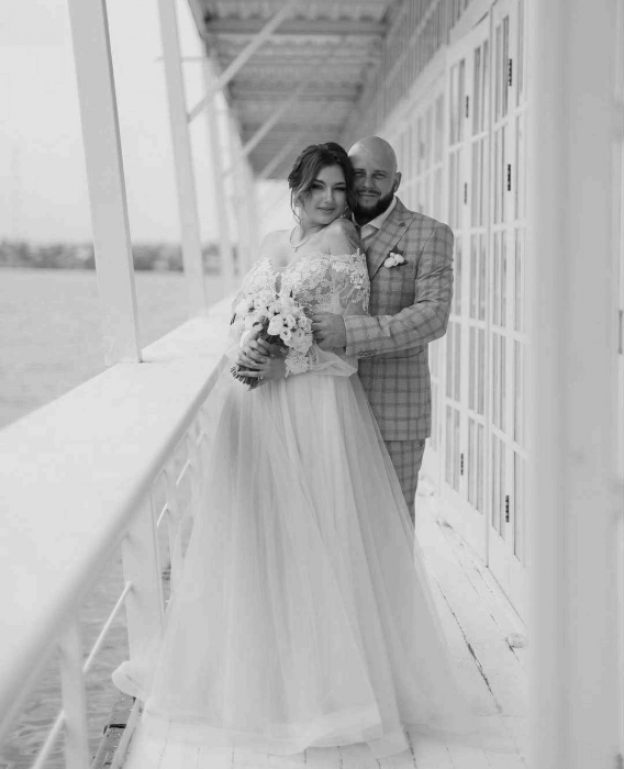 У ДТП на Миколаївщині загинула журналістка Олена Левицька та її чоловік Сергій: Легковик зіткнувся із військовим авто, ДБР розпочало розслідування 02