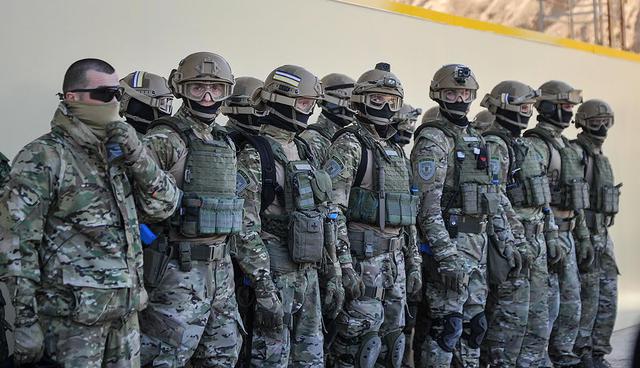 Відкрито шут-хаус для відпрацювання спецпризначенцями прийомів зі звільнення приміщень від озброєних злочинців 04