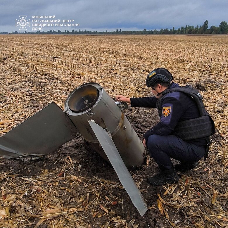 На Київщині фермер посеред поля знайшов залишки ракети С-300