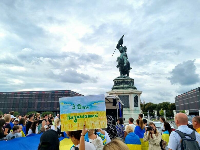 Украинские активисты организовали в Вене массовый Марш Независимости 01