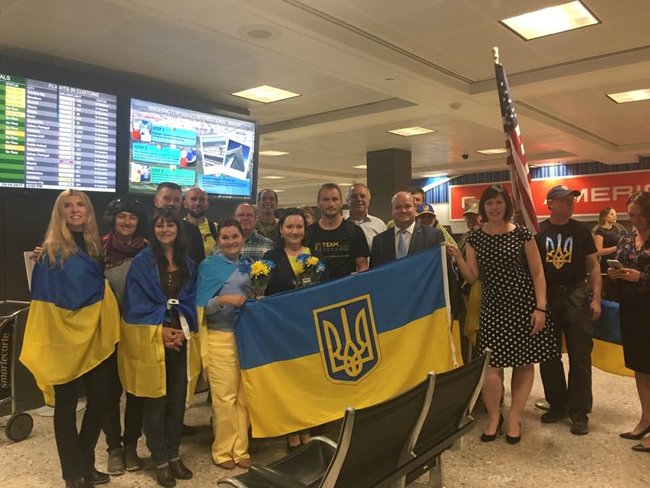Експосол України в США Валерій Чалий: За президента Байдена буде більше контактів не лише з чинною владою в Україні, а й з демопозицією, громадянським суспільством. В Україні є люди, до яких він ставиться із симпатією 05