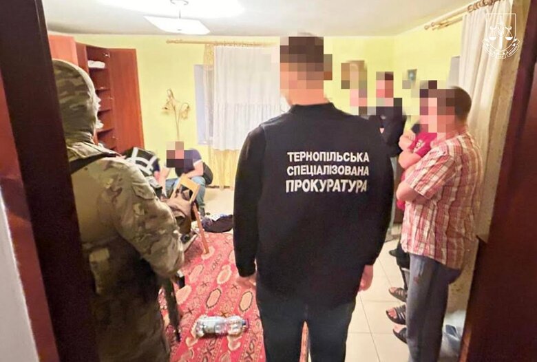 вилучена зброя і наркотики