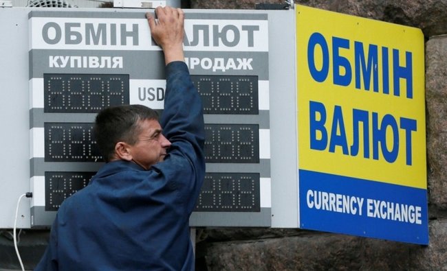 На скільки гривня девальвує у 2019 році 01